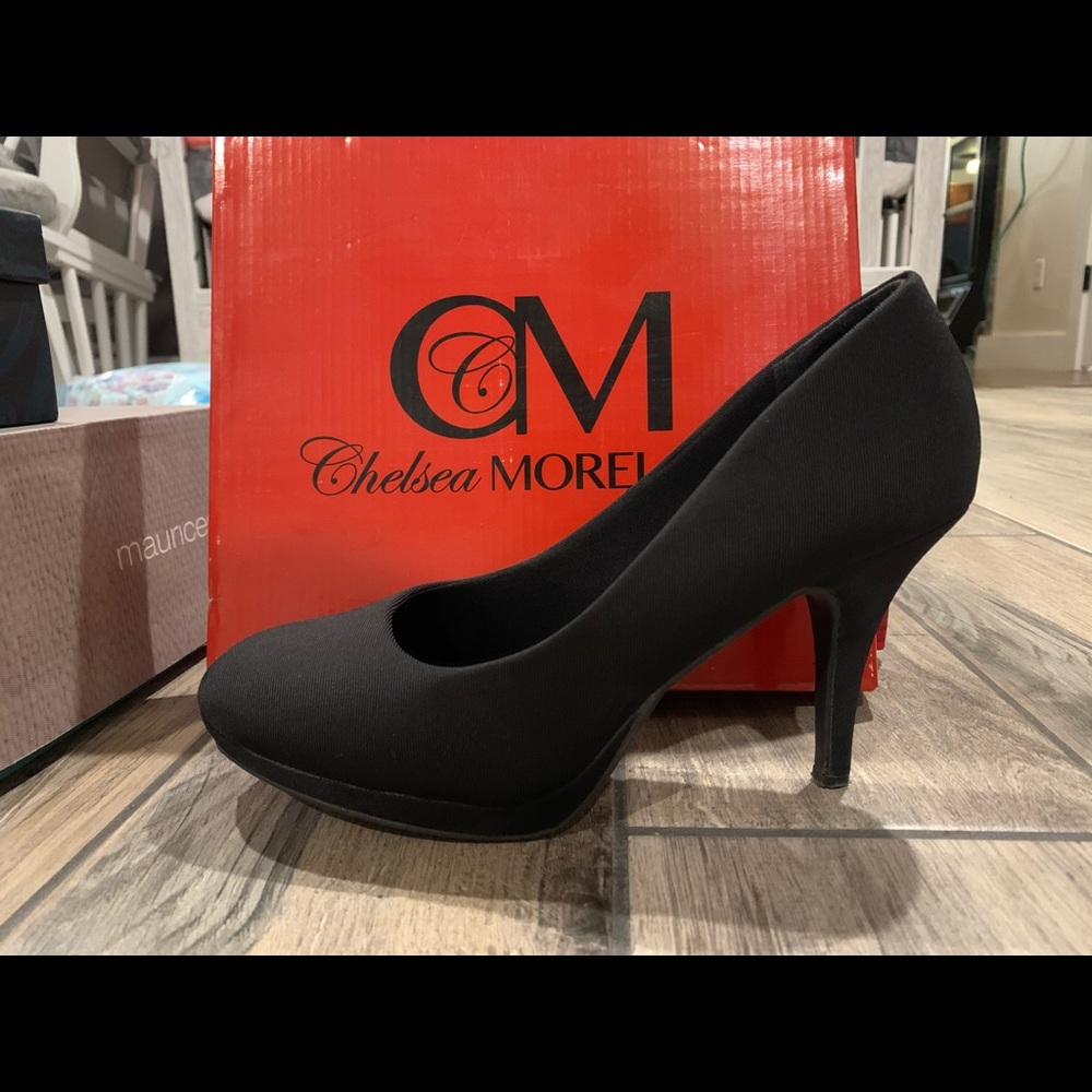 Chelsea Moreland black heels size 9